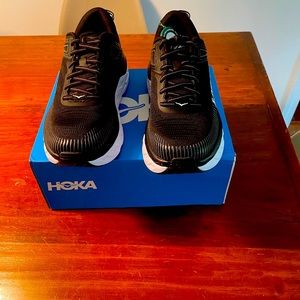 *AUTHENTIC* brand new in original box HOKA One One Bondi 7 Size 8 Women’s